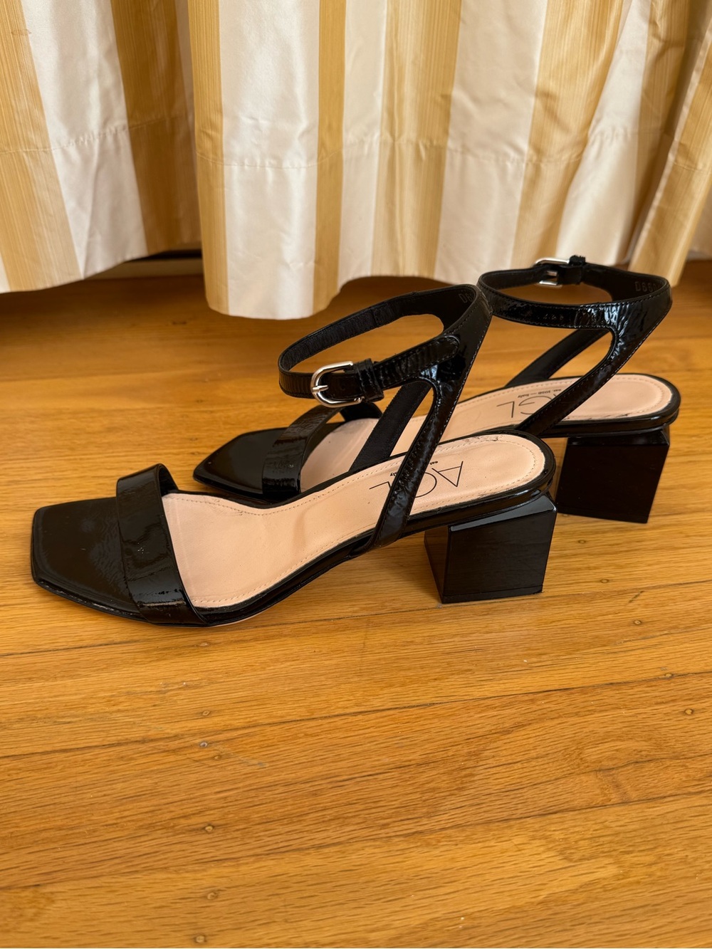 AGL ATTILIO GIUSTI LEOMBRUNI Italian Black Patent Block Heel Sandals